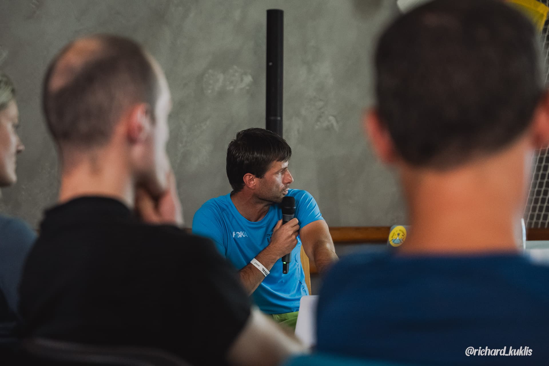Publikum sleduje úvod programu LAJF Festivalu 2024.